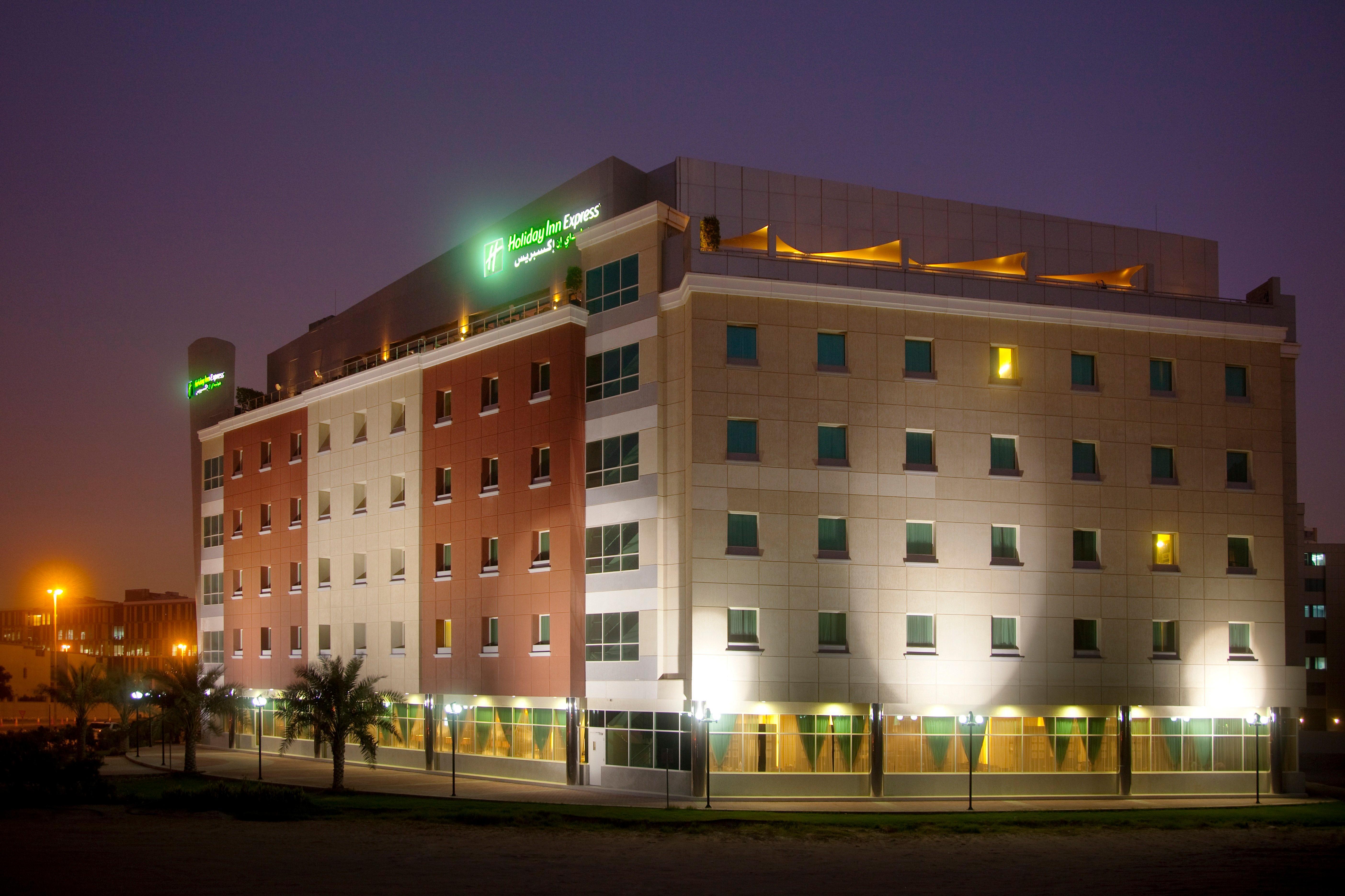 Holiday Inn Express Dubai Internet City, An Ihg Hotel Екстериор снимка